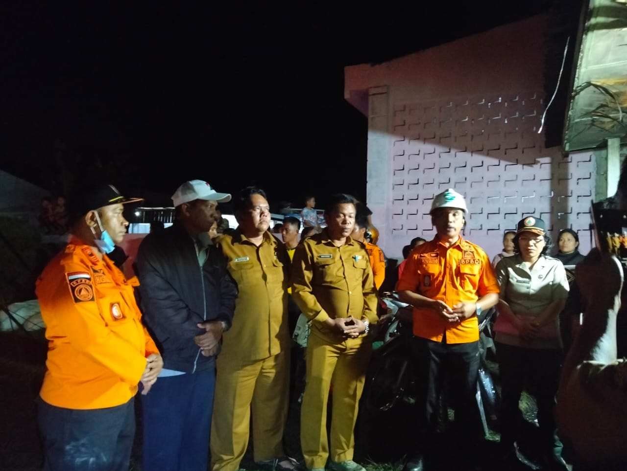 BPBD Toba Dirikan Tenda untuk Korban Kebakaran di Parmaksian BPBD Toba Dirikan Tenda untuk Korban Kebakaran di Parmaksian