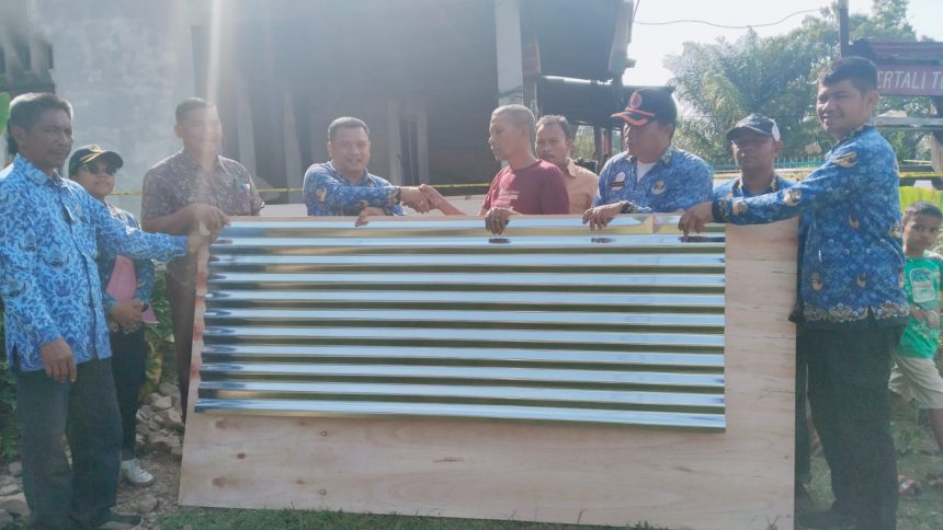 Respons Cepat Bencana: BPBD Kabupaten Toba Pasang Tenda Darurat dan Serahkan Bantuan Material bagi Korban Kebakaran di Desa Longat