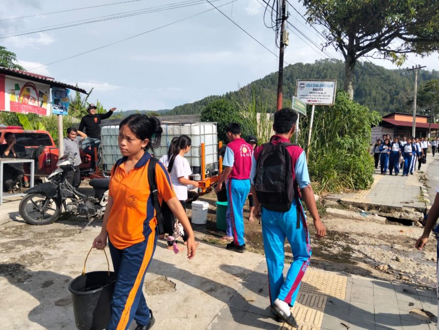 Hadir Memenuhi Kebutuhan Dasar Warga, BPBD Kabupaten Toba Salurkan Air Bersih di Sosor Bakkudu