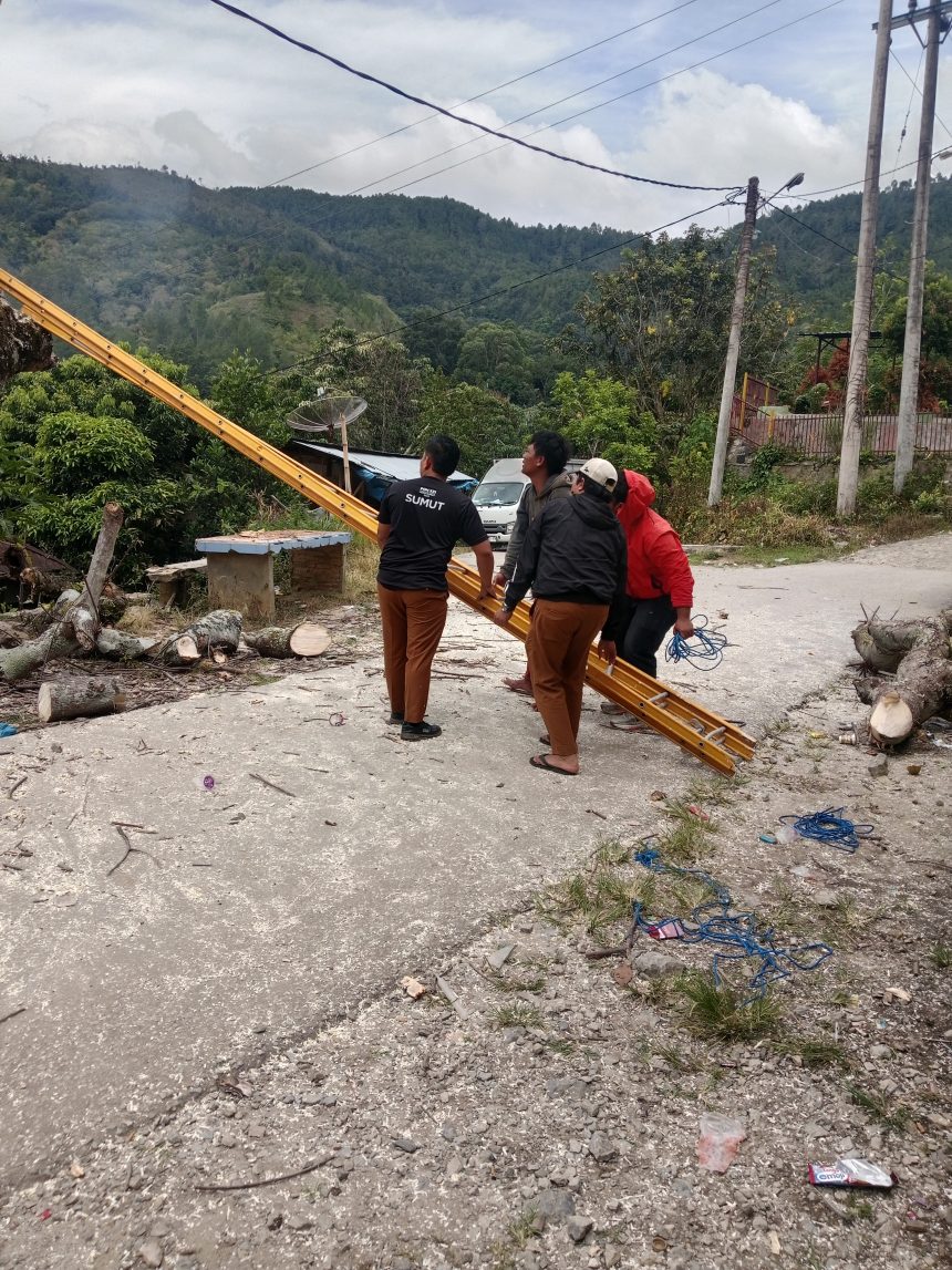 Langkah Preventif Keselamatan Warga: BPBD Kabupaten Toba Laksanakan Pemotongan Pohon Mati di Desa Aek Bolon Langkah Preventif Keselamatan Warga: BPBD Kabupaten Toba Laksanakan Pemotongan Pohon Mati di Desa Aek Bolon